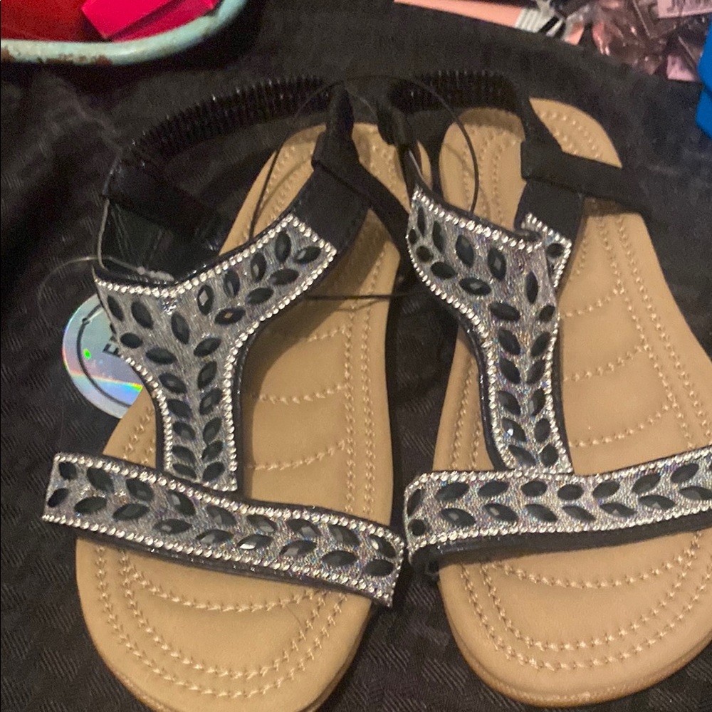 Nwt comfort size 7 Elegant Black and Silver Women's Sandals